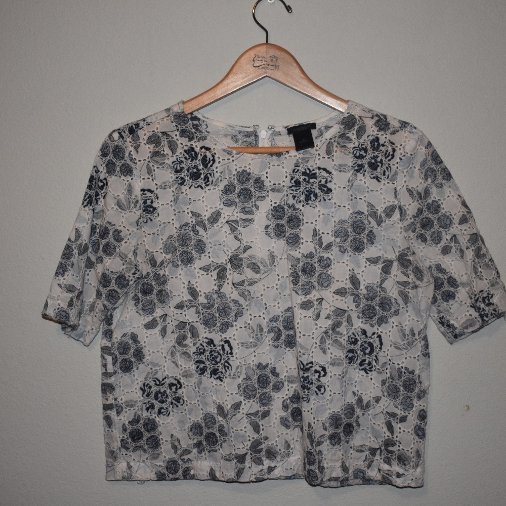 ANN TAYLOR Cropped blue floral top